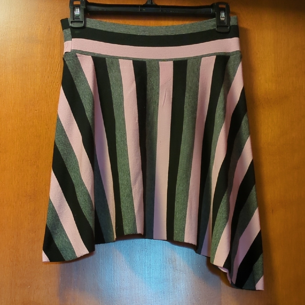 Chic Asymmetrical Skirt with Pink and Black Stripes - Picture 4 of 5